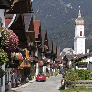 Row of houses on Sonnenstrasse street, Church of St. Martin, Garmisch district, Garmisch-Partenkirchen, Wank mountain at the back, Werdenfelser Land region, Upper Bavaria, Bavaria, Germany, Europe