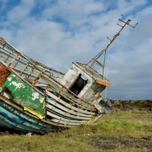 Rusting, decaying old fishing boat, Reykjanesskagi, Southern Peninsula or Reykjanes, Iceland