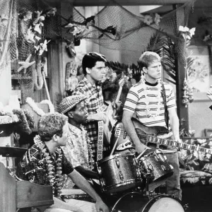 Images Dated 1975 November: 25 Nov 1975