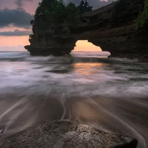 Seascape twilight times at Batu Bolong Pura Tanah Lot, Bali, Indonesia Seascape twilight times at Batu Bolong Pura Tanah Lot, Bali, Indonesia