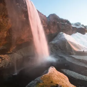 Puesta de sol en Seljalandsfoss, Islandia. Puesta de sol en Seljalandsfoss, Islandia.