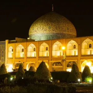 Sheikh Lutfollah Mosque, on Maydan-e Imam, or Maydan-e Shah or Maydan-e Naqsh-e Jahan, or Imam Square, Naghshe Jahan, Isfahan, Iran Sheikh Lutfollah Mosque, on Maydan-e Imam, or Maydan-e Shah or Maydan-e Naqsh-e Jahan, or Imam Square, Naghshe Jahan, Isfahan, Iran