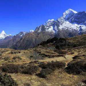 Snow Capped mountains Everest base camp trek