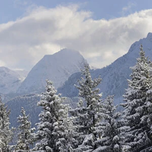 Snow clouds over winter mountain landscape, Mt Wendelstein and Mt Breitenstein, Leitzachtal, bei Elbach, Upper Bavaria, Bavaria, Germany