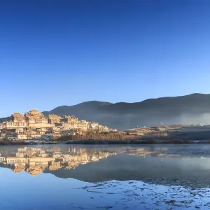 Songzanlin Temple, Ganden Sumtseling Monastery, a Tibetan Buddhist monastery in Zhongdian city( Shangri-La) Songzanlin Temple, Ganden Sumtseling Monastery, a Tibetan Buddhist monastery in Zhongdian city( Shangri-La)