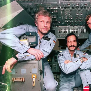 Images Dated 1984 December: 6 Dec 1984