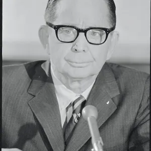Images Dated 1971 December: 24 Dec 1971