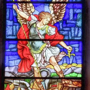 La Fenêtre de Verre Teinté avec l'archange Michel, Église Saint-Blaise, Vodnjan, Istrie, Croatie. La Fenêtre de Verre Teinté avec l'archange Michel, Église Saint-Blaise, Vodnjan, Istrie, Croatie.