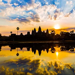 Status silhouette of Angkor Wat in sunrise, Cambodia