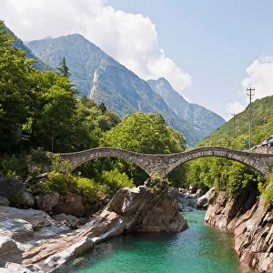 Stone bridge, Ponte dei Salti, Lavertezzo, Verzasca River, Valle Verzasca Valley, Ticino, Switzerland, Europe