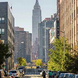 Streets of Queens with Manhattan skyline, New York