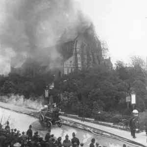 Attacco incendiario delle suffragette alla Chiesa di St Catherines, Hatcham. Attacco incendiario delle suffragette alla Chiesa di St Catherines, Hatcham.