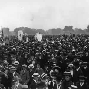 Riunione delle suffragette nel parco di Hyde, Londra, 26 luglio 1913. Riunione delle suffragette nel parco di Hyde, Londra, 26 luglio 1913.