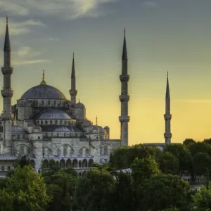 Sultan Ahmed Mosque at sunset Sultan Ahmed Mosque at sunset