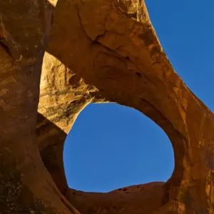 Suns Eye, natural arch, Monument Valley, Utah, USA Suns Eye, natural arch, Monument Valley, Utah, USA