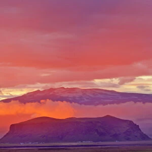Sunset on the south coast, with Eyjafjallajoekull at the rear, Dyrholaey, Vik i Myrdal, Southern Region, Iceland