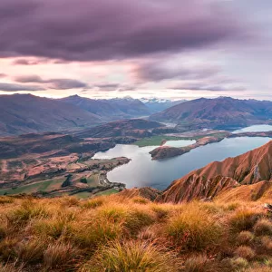 Sunset over Wanaka lake and mountains, New Zealand
