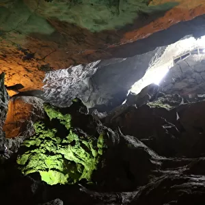 Surprise Cave, Halong Bay, Vietnam
