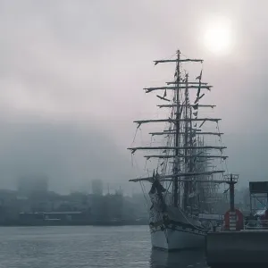 Buque de vela en el puerto de A Coruña. Buque de vela en el puerto de A Coruña.