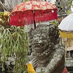 Temple guardian, decorated stone figure, Pura Desa Temple, Ubud, Bali, Indonesia