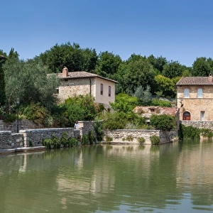Termal Pool and ancient buildings in Bagno Vignoni