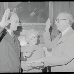 Images Dated 1976 December: 7 Dec 1976