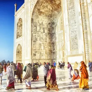 Turistas en el Taj Mahal. Turistas en el Taj Mahal.