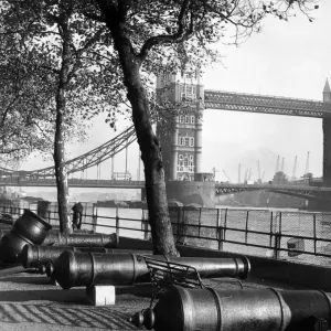 Tower Bridge Print, 25th September 1945