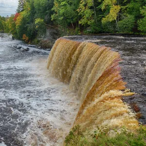 Upper Falls in Tahquamenon Falls State Park, Upper Peninsula, Michigan, USA