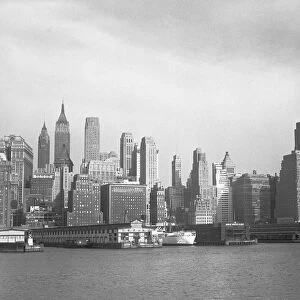 USA, New York City, Manhattan skyline (B&W)