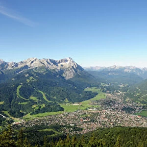 View of Garmisch-Partenkirchen, Zugspitze mountain, Jubilaeumsgrat ridge and Alpspitze mountain as seen from Wank mountain, Upper Bavaria, Bavaria, Germany, Europe