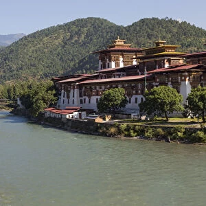 Views of Punakha dzong and Wang Chu river, Punakha Valley, Bhutan