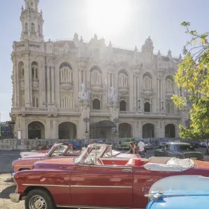 Vintage cars in front of Havana?s National Theater