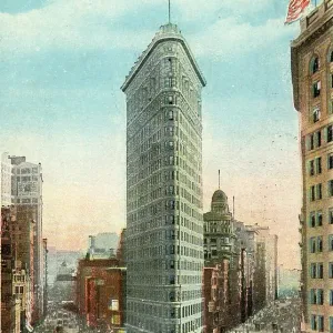Vintage souvenir postcard, The Flatiron Building, New York City, 1921