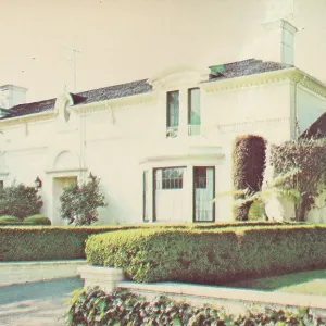 Vintage souvenir postcard, Paul Newman's Home, Hollywood Homes of the Stars series, ca 1967 Vintage souvenir postcard, Paul Newman's Home, Hollywood Homes of the Stars series, ca 1967