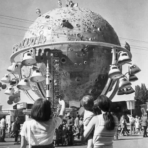 Images Dated 1971 July: 16 Jul 1971