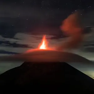 Volcan de Fuego erupting, as seen from Acatenango Volcan de Fuego erupting, as seen from Acatenango