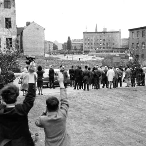 VOPOS Break Up Crowds On Berlin Border VOPOS Break Up Crowds On Berlin Border