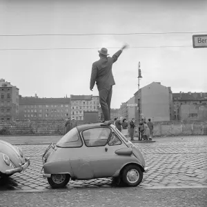 Moments That Shaped Our World: Berlin Wall