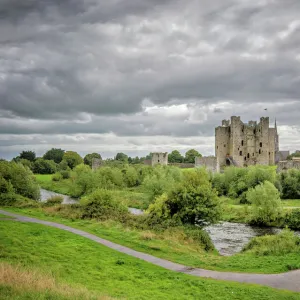 Wide view of Trim Castle