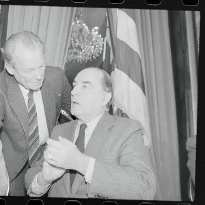 Images Dated 1980 December: 7 Dec 1980