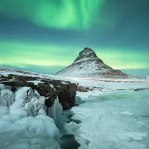 winter kirkjufell aurora winter kirkjufell aurora