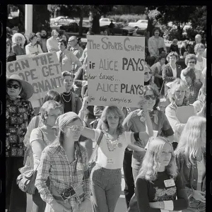 Images Dated 1975 October: 29 Oct 1975