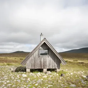Wooden hut on a treeless plateau, Fjaell, Oskarsstugan near Groevelsjoen, Dalarna province, Langfjaellet Nature Reserve, Sweden, Scandinavia, Northern Europe, Europe Wooden hut on a treeless plateau, Fjaell, Oskarsstugan near Groevelsjoen, Dalarna province, Langfjaellet Nature Reserve, Sweden, Scandinavia, Northern Europe, Europe