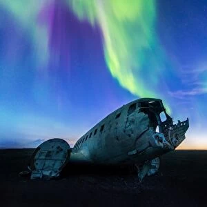 The wrecked plane and northern lights, Iceland