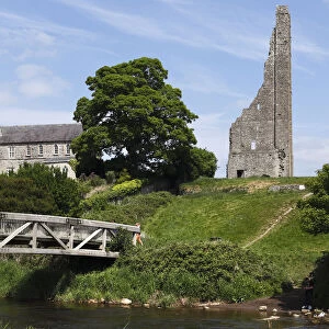 Yellow Steeple, River Boyne, Trim, County Meath, Leinster, Ireland, Europe