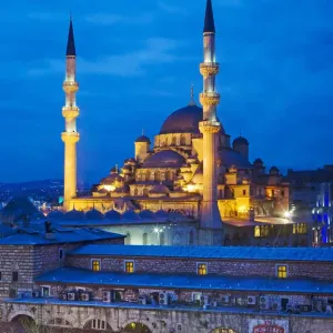 Yeni Cami Mosque and people shopping Yeni Cami Mosque and people shopping