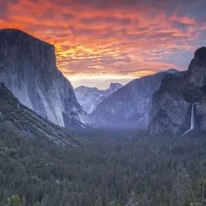 Yosemite Tunnel View Print of Yosemite Falls Yosemite Tunnel View Print of Yosemite Falls