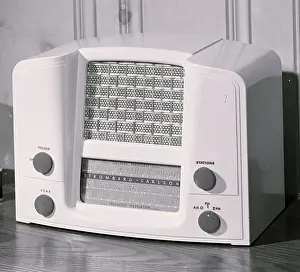 Knob Prints: 1940'S Radio
