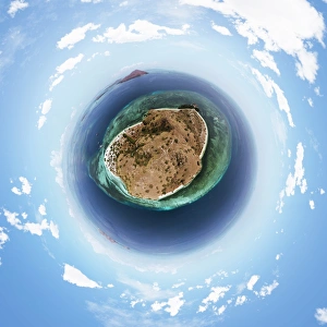 Turquoise Colored Collection: 360 Bird s-eye Panorama of Kanawa Island, Indonesia